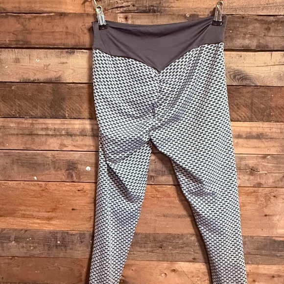 Stretchy butt scrunch leggings - Picture 3 of 4